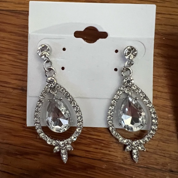 NWT Bridesmaid and Maid of Honor Earrings, Set of 8 - Picture 2 of 6